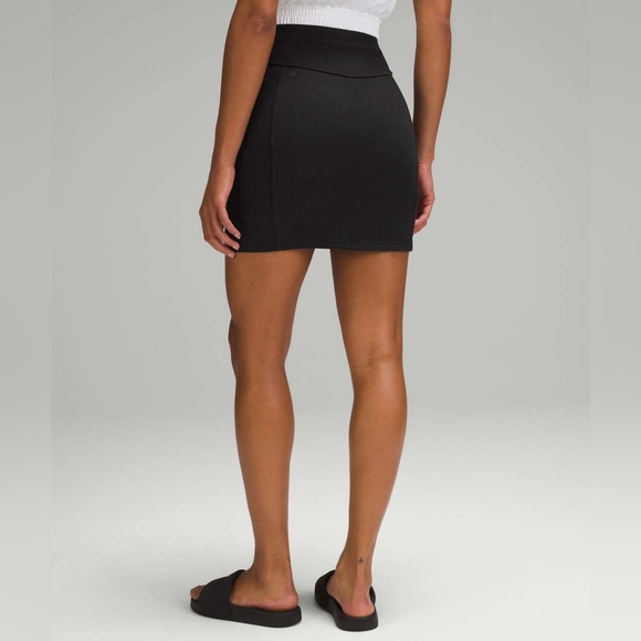NWT Lululemon Scuba High Rise Mini Skirt Size Medium (BLK) LW8ALSS - Picture 2 of 11